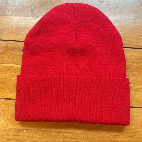 Red Beanie EAST VAN design - Picture 3 of 3